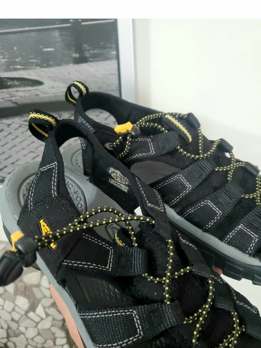 Keen Men's Newpor H2 Black and Gray Closed-Toe Outdoor Sandals